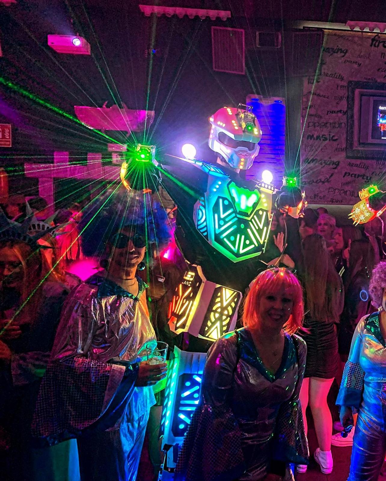 Fiesta y espectáculo — Hollywood Music Management
