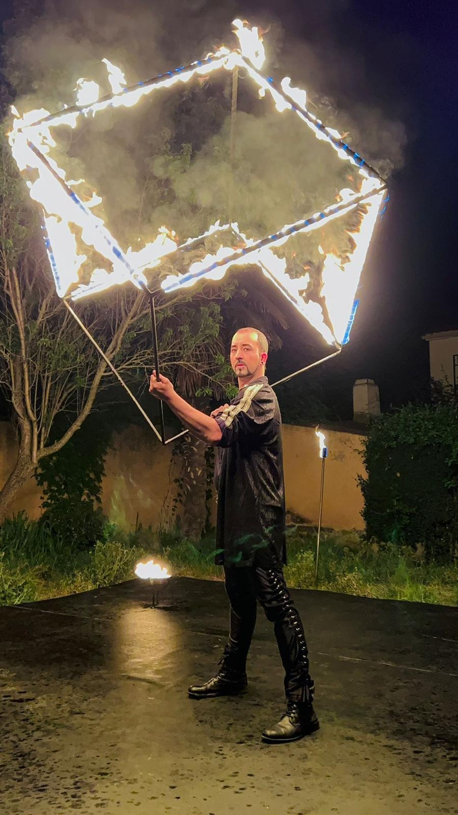 Fiesta y espectáculo — Hollywood Music Management